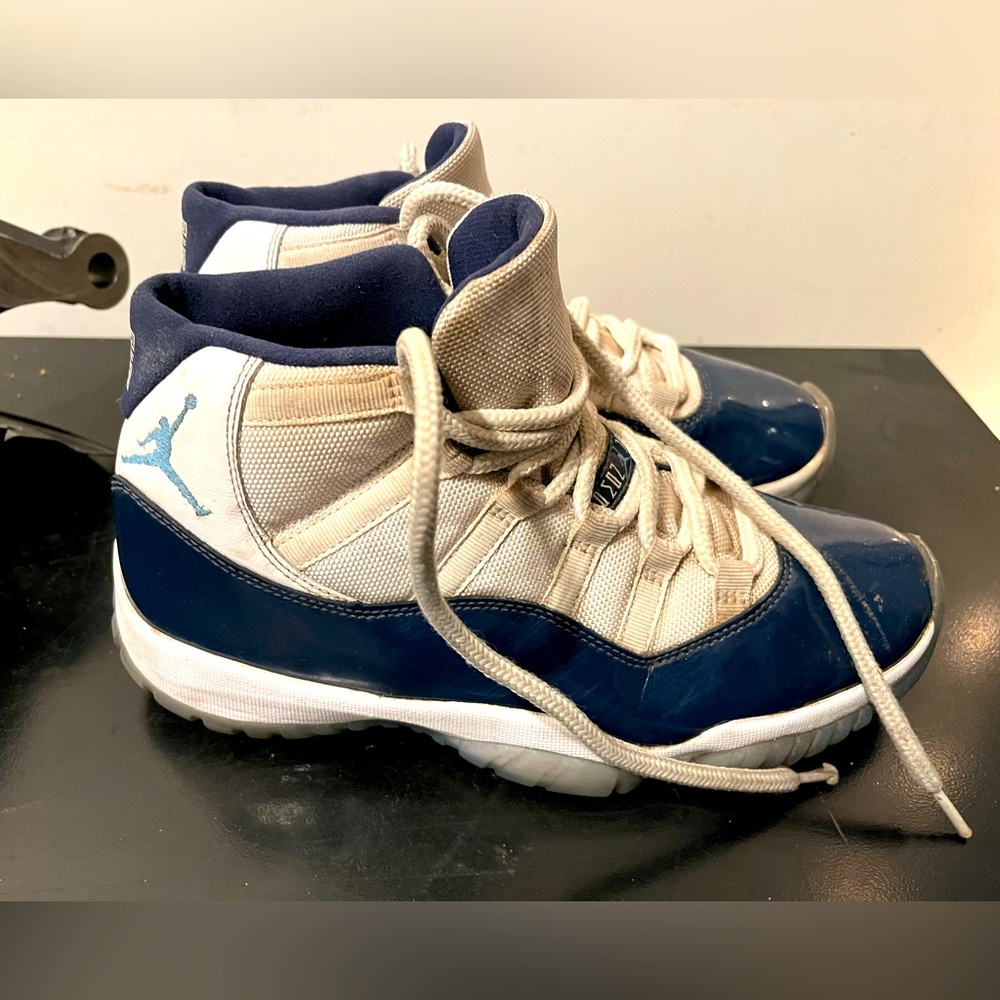 Nike Air Jordan’s men’s size 9 high tops  retro vintage basketball shoes